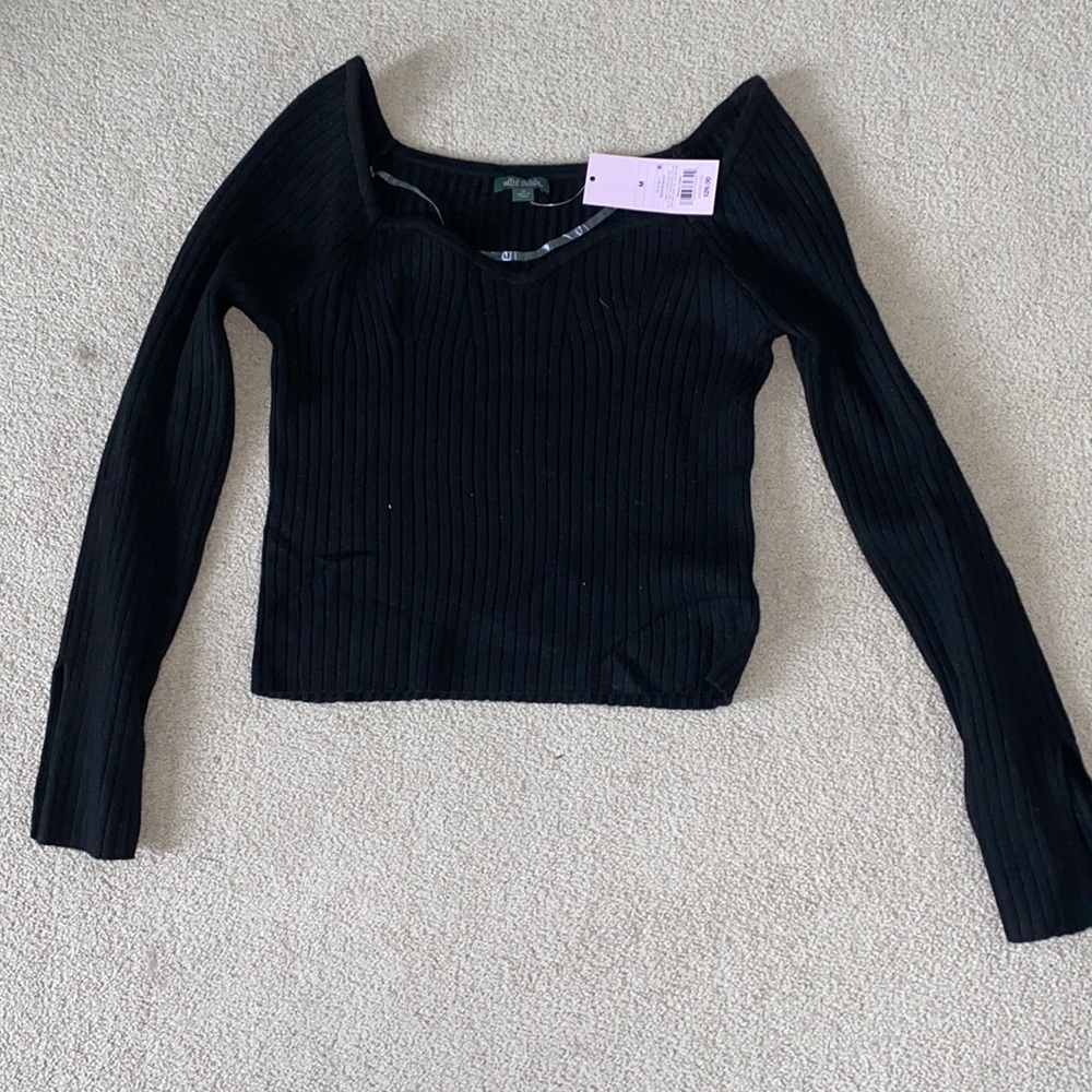 NEW WITH TAGS: Black long sleeve crop top.